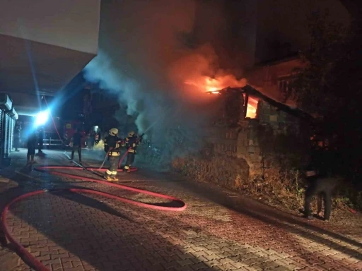 Seydişehir’de metruk depoda yangın
