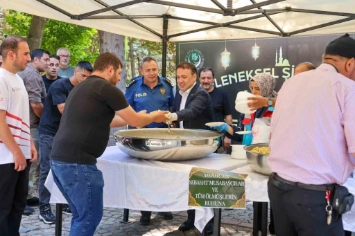 Şeyh Edebali Külliyesi’nde vatandaşlara şifalı pilav ikramı
