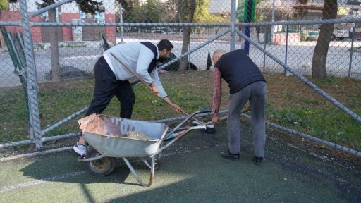 Seyhan’da spor tesisleri yenileniyor
