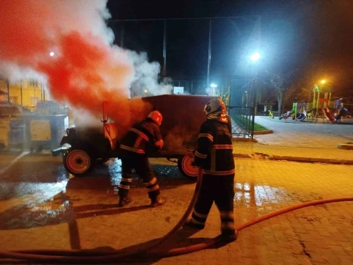 Seyir halindeki ara&ccedil; alev aldı