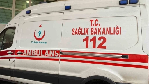 Seyir halindeki minibüsten düşen ebe hayatını kaybetti
