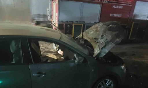 Seyir halindeki otomobil alev aldı
