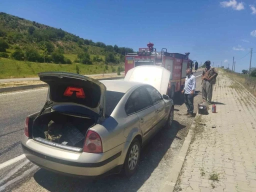 Seyir halindeki otomobil alev aldı
