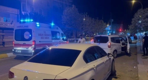 Seyir halindeki otomobile silahlı saldırı düzenlendi
