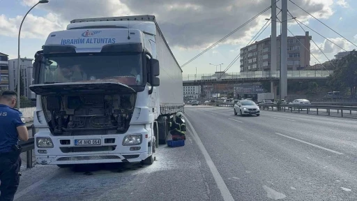 Seyir halindeki tırda yangın korkusu
