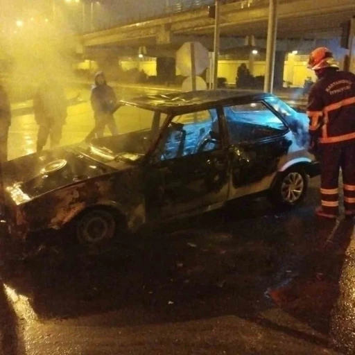 Seyir halindeki Tofaş alev alev yandı
