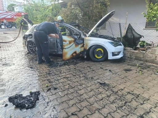 Seyir halindeyken alev topuna d&ouml;nd&uuml;, s&uuml;r&uuml;c&uuml; son anda kendini dışarı atarak kurtuldu
