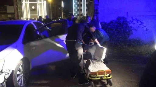 Seyir halindeyken kriz ge&ccedil;irip bayıldı, faciadan d&ouml;n&uuml;ld&uuml;: 2 yaralı
