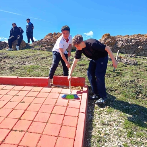Seyit&ouml;mer Ortaokulu &ouml;ğrencilerinden anlamlı 23 Nisan davranışı
