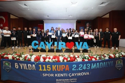 Sezonu 10 kupa ve 160 madalyayla tamamladılar
