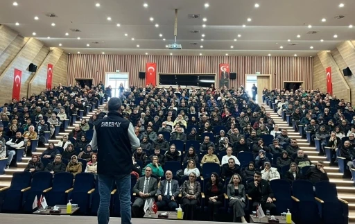 Siber su&ccedil;larla ilgili 450 kişiye eğitim verildi
