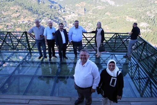 Sıcaktan bunalan Adanalılar Feke ilçesine akın etti
