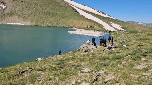 Sıcaktan bunalanlar &Ccedil;alyan G&ouml;l&uuml;&rsquo;ne akın ediyor
