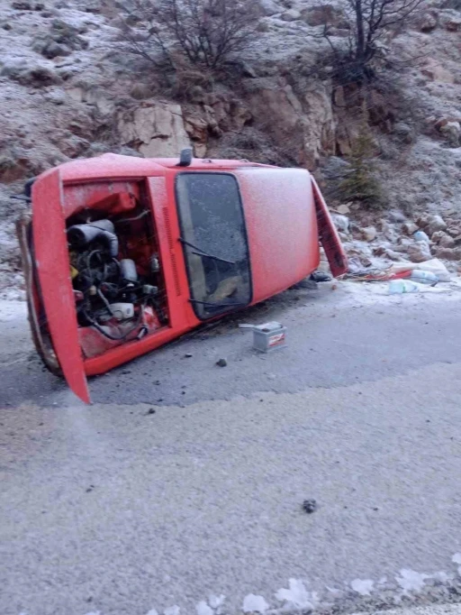 Şiddetli r&uuml;zgar otomobili yan yatırdı
