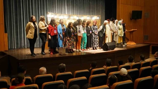 Şiir ve edebiyatın kentinde &quot;Uluslararası Dünya Anlatıcılar Şöleni&quot;
