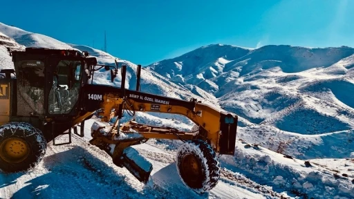 Siirt&rsquo;te 10 k&ouml;y&uuml;n ulaşımını sağlayan yol kardan kapandı
