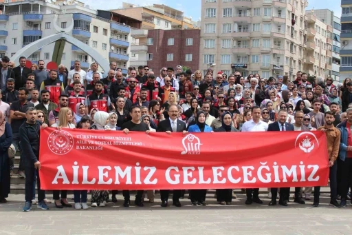 Siirt’te ‘Ailemiz Geleceğimiz’ yürüyüşü düzenlendi
