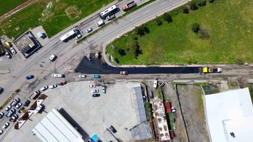 Siirt&rsquo;te dev asfalt hamlesi: 26 b&ouml;lgede 25 kilometrelik yol yenilenecek, 50 bin ton asfalt serilecek
