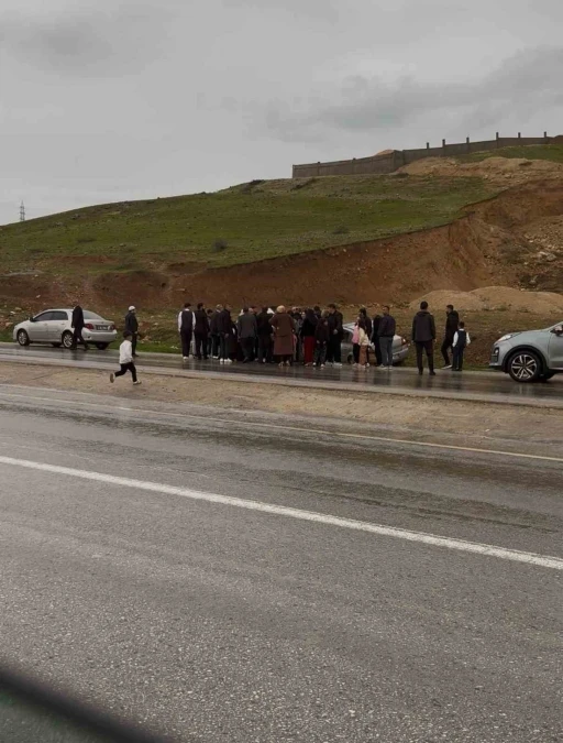 Siirt&rsquo;te d&uuml;ğ&uuml;n konvoyunda kaza: 2 yaralı
