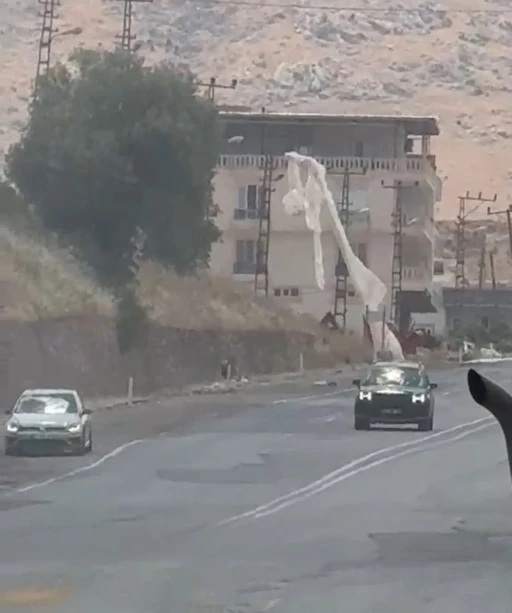 Siirt&rsquo;te elektrik direğinde &ccedil;ıkan yangın paniğe neden oldu
