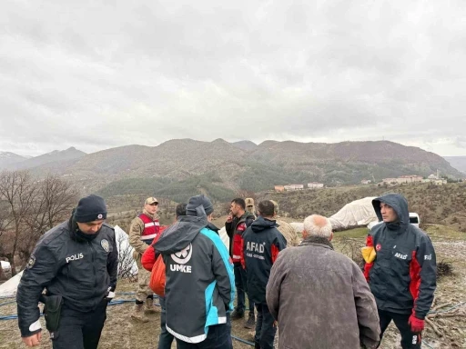 Siirt&rsquo;te fırtına 20 kişilik ailenin &ccedil;adırını yıktı

