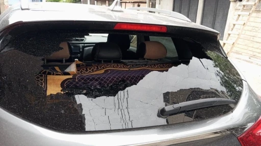 Siirt’te fırtına nedeniyle arabalar hasar aldı
