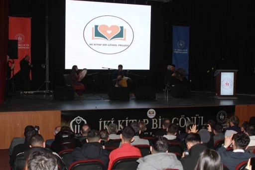 Siirt&rsquo;te &rsquo;İki Kitap Bir G&ouml;n&uuml;l Projesi&rsquo; tanıtıldı
