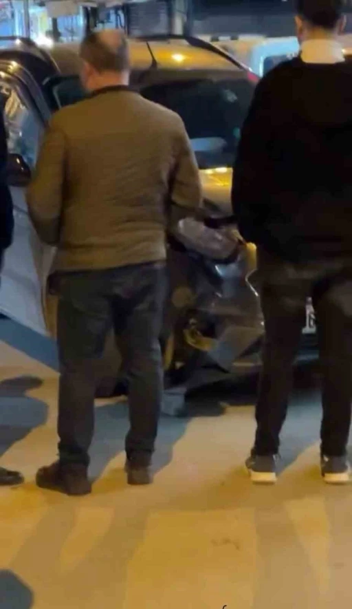 Siirt&rsquo;te iki otomobil kafa kafaya &ccedil;arpıştı

