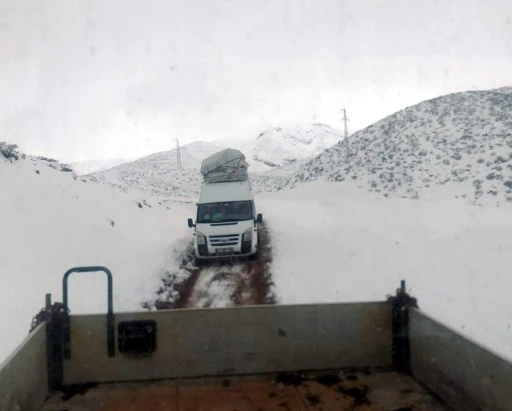 Siirt’te karda mahsur kalan yolcular kurtarıldı
