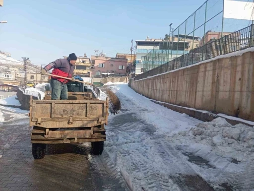 Siirt&rsquo;te karla m&uuml;cadele seferberliği: Ekipler 7/24 sahada
