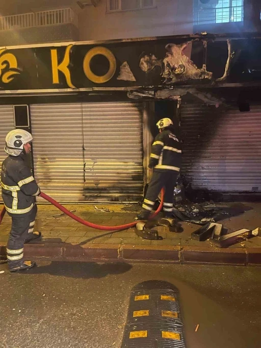 Siirt&rsquo;te market alevlere teslim oldu

