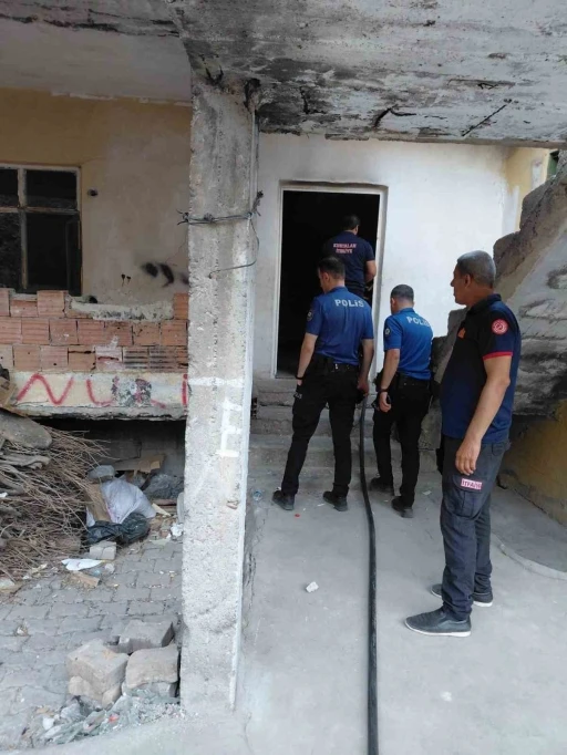 Siirt&rsquo;te metruk binada yangın
