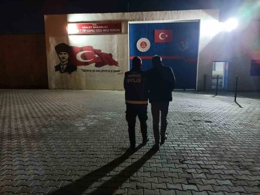 Siirt&rsquo;te midelerinden uyuşturucu &ccedil;ıkan 4 şahıs tutuklandı
