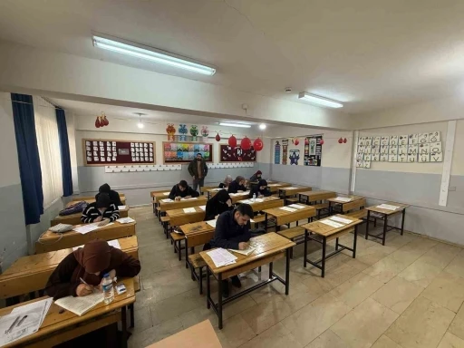 Siirt’te öğrenciler için umre ödüllü bilgi yarışması düzenlendi
