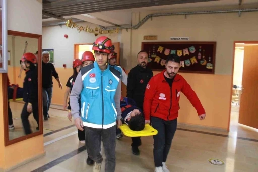 Siirt&rsquo;te &ouml;ğrencilerle deprem tatbikatı
