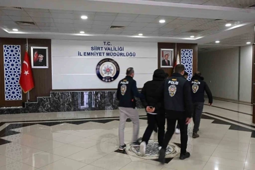 Siirt&rsquo;te &lsquo;sahte ara&ccedil; satım&rsquo; ilanıyla 4 kişiyi dolandıran 2 kişi tutuklandı
