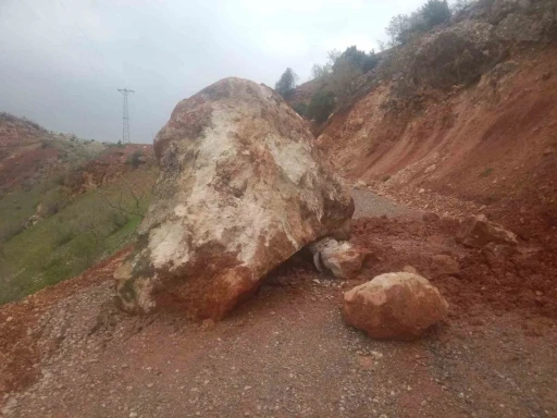 Siirt&rsquo;te sel ve heyelanlar nedeniyle kapalı olan 70 k&ouml;y yolu ulaşıma a&ccedil;ıldı

