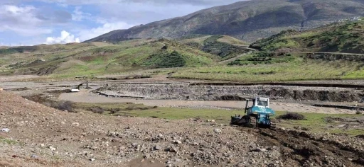 Siirt&rsquo;te taşkın riskine karşı m&uuml;dahale &ccedil;alışmaları s&uuml;r&uuml;yor
