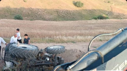Siirt’te traktör devrildi: 2 yaralı
