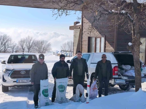 Siirt&rsquo;te yaban hayvanları i&ccedil;in doğaya yem bırakıldı
