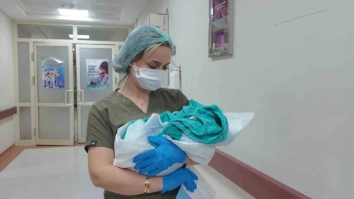 Siirt&rsquo;te yılın son bebeği 2 kilo 600 gram olarak doğdu
