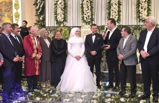 Sıla Kınalı ile Mehmet Akif Dorman d&uuml;nyaevine girdi
