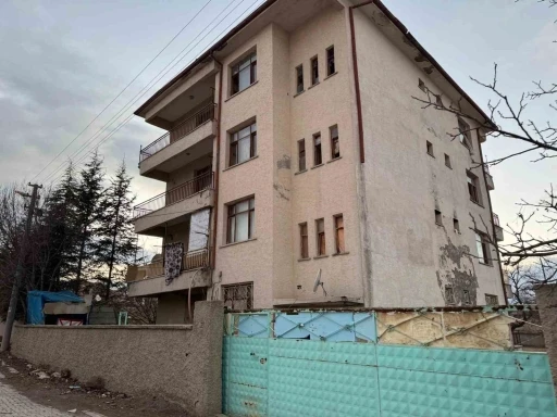 Silahla ateş edip yangın &ccedil;ıkardı

