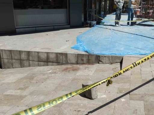 Emekli Polis Silahla Vurduğu Yaralıya Tekme attı