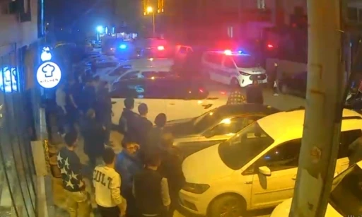 Silahlı kavga sırasında yaşanan panik ve korku kameraya yansıdı

