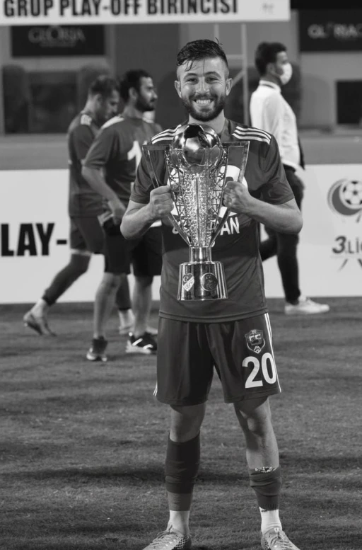 Silahlı saldırıya uğrayan Erzincansporlu eski futbolcu hayatını kaybetti
