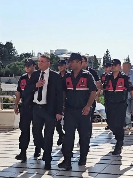 Silifke Belediyesi&rsquo;ne y&ouml;nelik &rsquo;r&uuml;şvet&rsquo; soruşturmasında belediye başkanı ile birlikte 9 kişi tutuklandı
