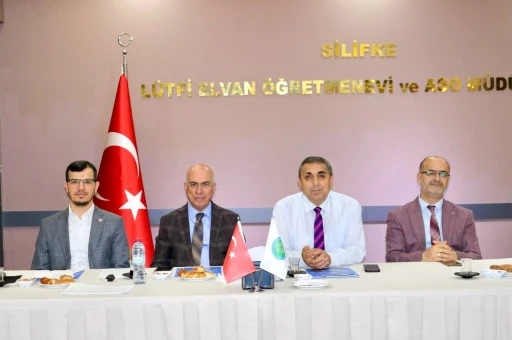 Silifke&rsquo;de İl&ccedil;e M&uuml;ft&uuml;leri Toplantısı ger&ccedil;ekleştirildi
