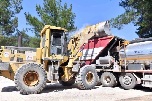 Silifke&rsquo;de kırsal ulaşımı rahatlatan yol &ccedil;alışması tamamlandı
