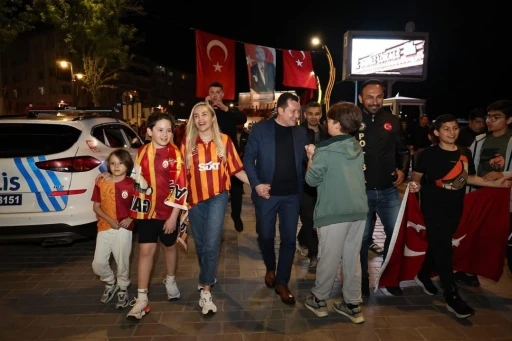 Silivri Belediye Başkanı Bora Balcıoğlu şampiyonluk kutlamalarına katıldı
